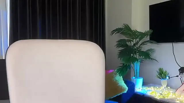 Snapshot of sexy_m23 chatting on 11-01-25, 05:36 sexy m23 online show from 11-01-25, 05:36