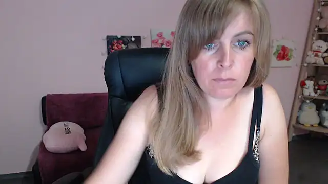 Snapshot of Hot_Milady chatting on 06-15-26, 07:41 Hot Milady online show from 06-15-26, 07:41