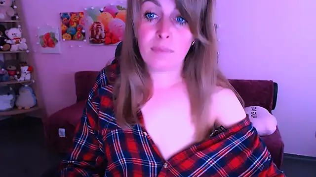 Snapshot of Hot_Milady chatting on 06-03-26, 07:42 Hot Milady online show from 06-03-26, 07:42