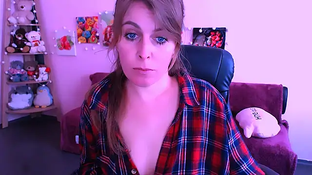 Snapshot of Hot_Milady chatting on 04-28-26, 07:46 Hot Milady online show from 04-28-26, 07:46