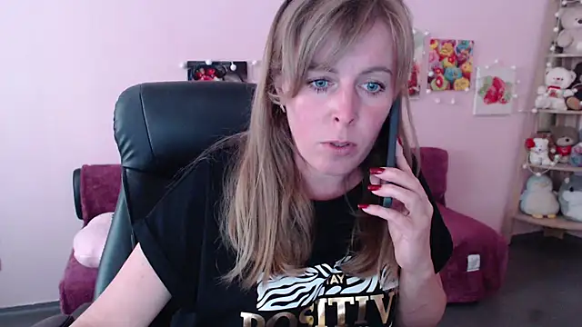 Snapshot of Hot_Milady chatting on 06-02-26, 07:52 Hot Milady online show from 06-02-26, 07:52