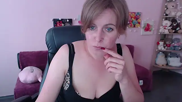 Snapshot of Hot_Milady chatting on 05-22-26, 07:50 Hot Milady online show from 05-22-26, 07:50