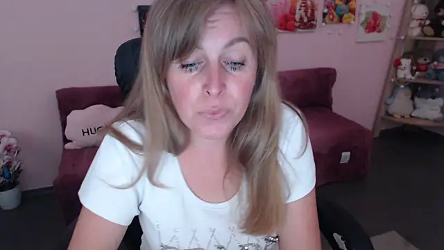 Snapshot of Hot_Milady chatting on 07-01-26, 07:30 Hot Milady online show from 07-01-26, 07:30