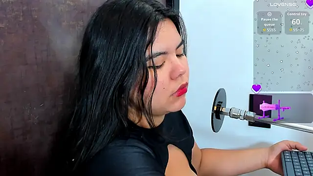 klhoe boobs online show from 11-14-25, 04:05