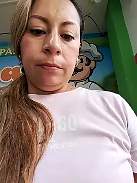 Snapshot of Katalina_S3xy chatting on 03-18-25, 01:12 Katalina S3xy online show from 03-18-25, 01:12