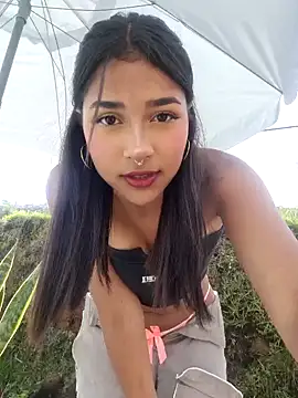 Snapshot of Mariangel_11 chatting on 02-04-25, 01:48 Mariangel 11 online show from 02-04-25, 01:48