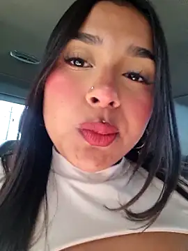 Snapshot of Mariangel_11 chatting on 10-18-25, 02:19 Mariangel 11 online show from 10-18-25, 02:19