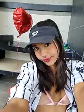 Snapshot of Mariangel_11 chatting on 02-17-25, 02:28 Mariangel 11 online show from 02-17-25, 02:28