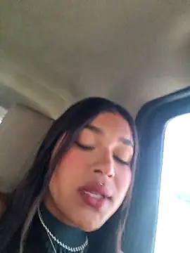 Snapshot of Mariangel_11 chatting on 10-20-25, 02:17 Mariangel 11 online show from 10-20-25, 02:17