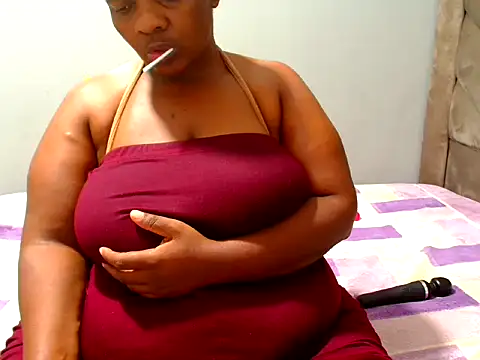 Snapshot of Hips2seyy86 chatting on 04-18-26, 08:31 Hips2seyy86 online show from 04-18-26, 08:31