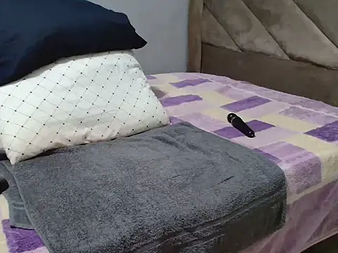 Hips2seyy86 online show from 09-24-25, 04:19