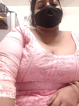 Snapshot of zeepe19 chatting on 10-31-25, 12:57 zeepe19 online show from 10-31-25, 12:57