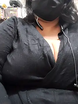 Snapshot of zeepe19 chatting on 12-17-25, 06:57 zeepe19 online show from 12-17-25, 06:57