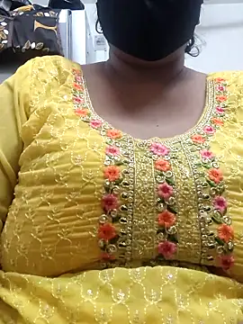 Snapshot of zeepe19 chatting on 12-20-25, 05:10 zeepe19 online show from 12-20-25, 05:10