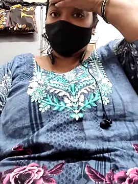 Snapshot of zeepe19 chatting on 12-21-25, 03:41 zeepe19 online show from 12-21-25, 03:41