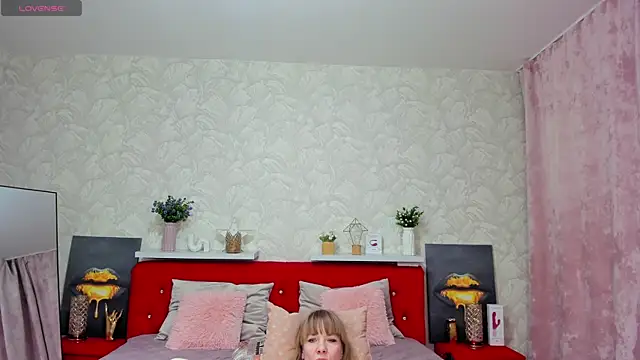 Snapshot of KattyPeachX chatting on 06-02-26, 01:05 KattyPeachX online show from 06-02-26, 01:05