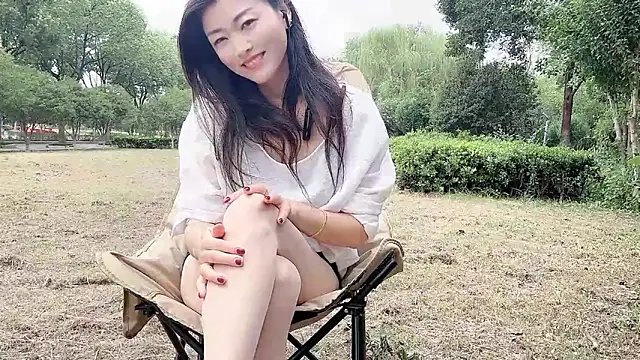 Snapshot of QianF-666 chatting on 09-21-25, 01:44 QianF-666 online show from 09-21-25, 01:44