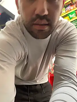 JuanZapata33 online show from 04-28-26, 03:49