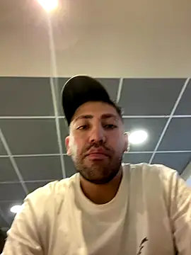 JuanZapata33 online show from 12-05-25, 08:28