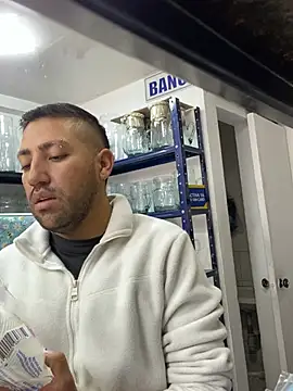 JuanZapata33 online show from 02-11-26, 03:45