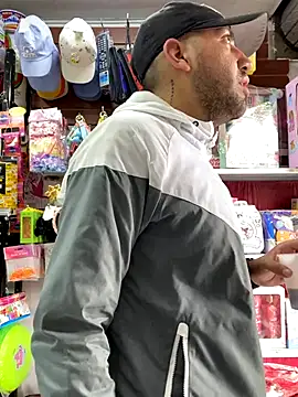 JuanZapata33 online show from 12-20-25, 08:55