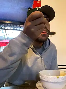 JuanZapata33 online show from 11-12-25, 09:40