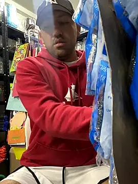 JuanZapata33 online show from 10-04-25, 11:06