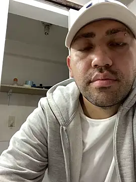 JuanZapata33 online show from 10-07-25, 11:06