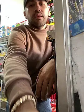 JuanZapata33 online show from 04-06-26, 09:49