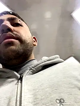 JuanZapata33 online show from 10-03-25, 09:49