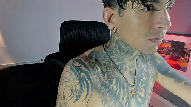 Snapshot of Travistanner_28 chatting on 11-26-25, 02:11 Travistanner 28 online show from 11-26-25, 02:11