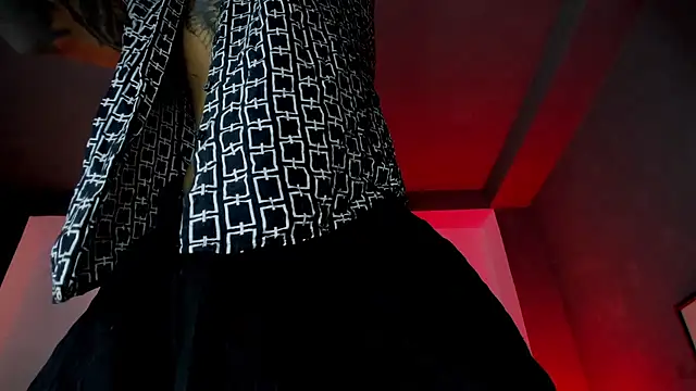 Snapshot of Travistanner_28 chatting on 12-14-25, 04:34 Travistanner 28 online show from 12-14-25, 04:34