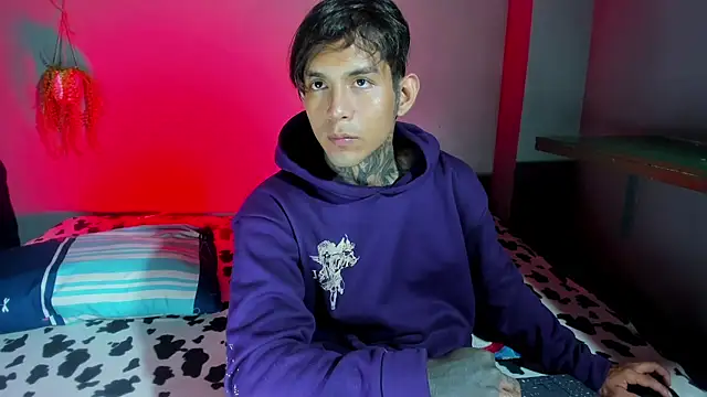 Snapshot of Travistanner_28 chatting on 10-06-25, 02:24 Travistanner 28 online show from 10-06-25, 02:24