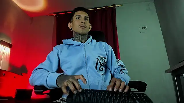 Travistanner 28 online show from 03-30-26, 04:03