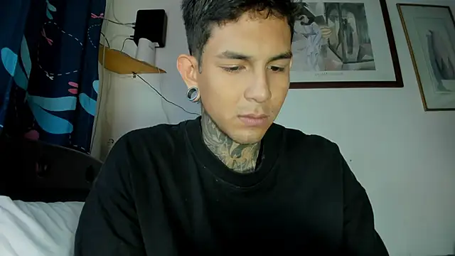 Travistanner 28 online show from 04-14-26, 04:01