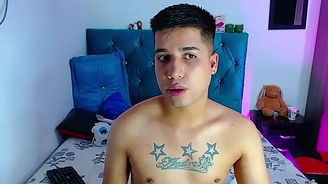 Snapshot of Randy_horny chatting on 03-18-25, 12:08 Randy horny online show from 03-18-25, 12:08
