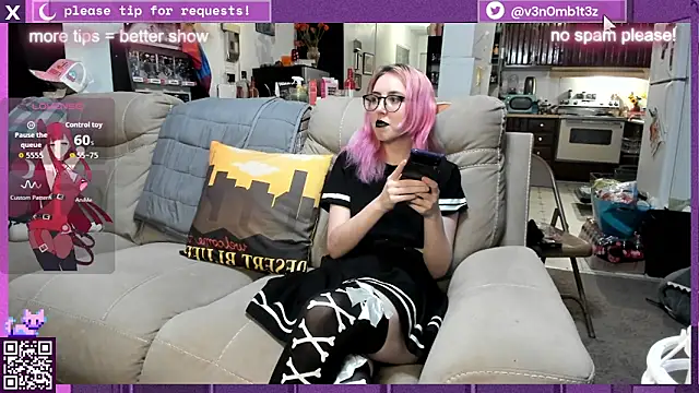 Snapshot of v3n0mb1t3z chatting on 11-08-25, 12:47 v3n0mb1t3z online show from 11-08-25, 12:47