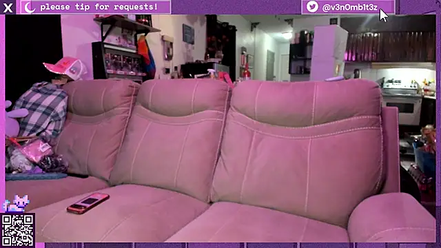 Snapshot of v3n0mb1t3z chatting on 11-11-25, 11:31 v3n0mb1t3z online show from 11-11-25, 11:31