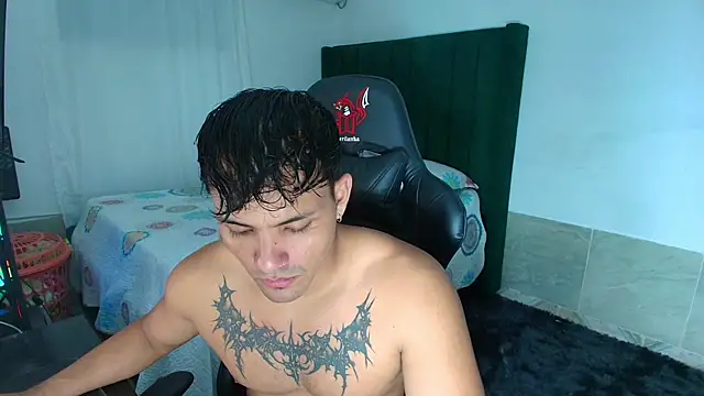 Snapshot of man_dur07 chatting on 05-07-26, 05:22 man dur07 online show from 05-07-26, 05:22