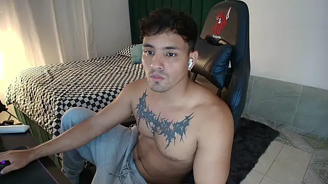 Snapshot of man_dur07 chatting on 06-11-26, 12:32 man dur07 online show from 06-11-26, 12:32
