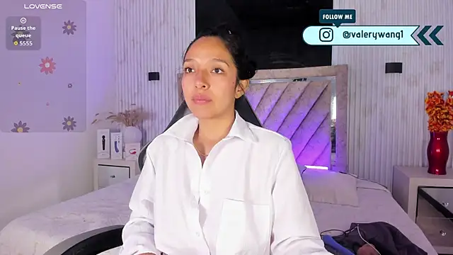 Valery wang online show from 12-22-25, 11:54