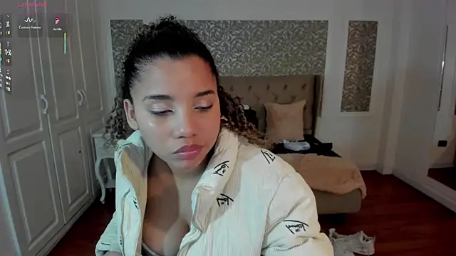 Snapshot of Mayaa_ross chatting on 09-15-25, 01:39 Mayaa ross online show from 09-15-25, 01:39
