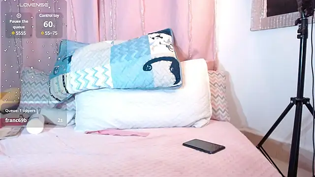 Snapshot of pamela_ chatting on 02-26-25, 02:08 pamela online show from 02-26-25, 02:08