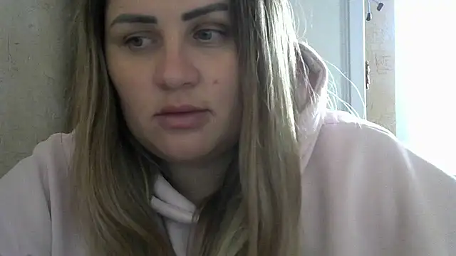 Snapshot of Honeydew-Waves chatting on 10-28-25, 11:31 Honeydew-Waves online show from 10-28-25, 11:31