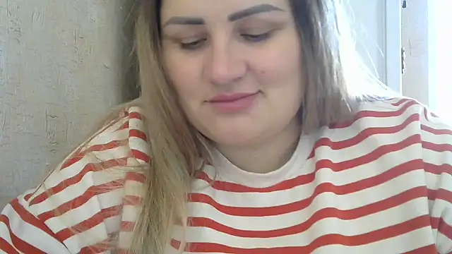 Snapshot of Honeydew-Waves chatting on 10-31-25, 06:54 Honeydew-Waves online show from 10-31-25, 06:54