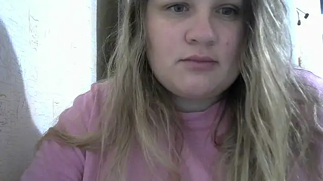 Snapshot of Honeydew-Waves chatting on 12-14-25, 04:18 Honeydew-Waves online show from 12-14-25, 04:18