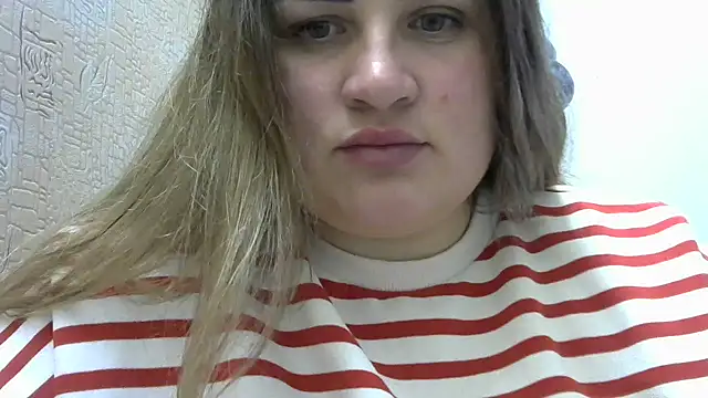 Snapshot of Honeydew-Waves chatting on 12-16-25, 06:06 Honeydew-Waves online show from 12-16-25, 06:06