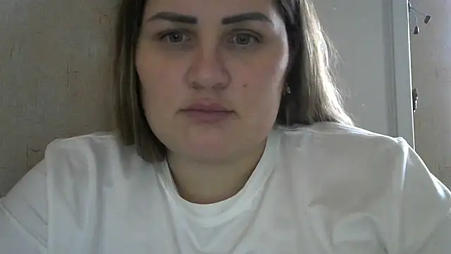 Snapshot of Honeydew-Waves chatting on 11-18-25, 11:24 Honeydew-Waves online show from 11-18-25, 11:24