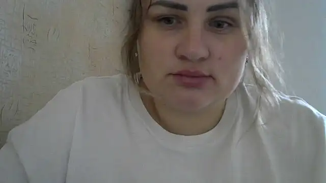 Snapshot of Honeydew-Waves chatting on 11-26-25, 06:57 Honeydew-Waves online show from 11-26-25, 06:57