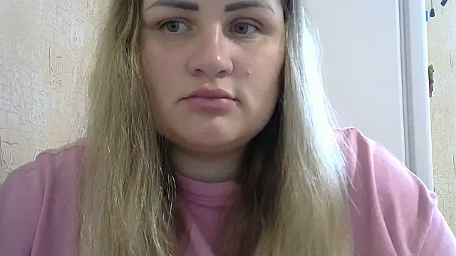 Snapshot of Honeydew-Waves chatting on 11-06-25, 07:45 Honeydew-Waves online show from 11-06-25, 07:45